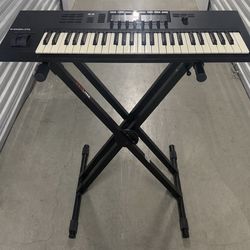 Native Instruments Komplete Kontrol S49 MIDI Keyboard + Stand