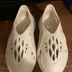 Sand Foam Runners Size 11