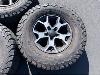 (1) 17” Jeep Rubicon Wheels 285/70R17 Bfgoodrich All Terrain Spare