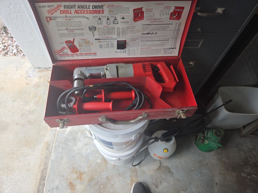 Milwaukee 90 Degree Drill