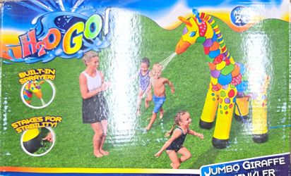 Jumbo giraffe sprinkler