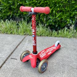 Kids Mini Micro Tri-wheeled Scooter With Tilting Wheels