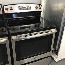 GE 4 Burner Glass Top Black And Stainless Steel Range. 1 year Warranty 