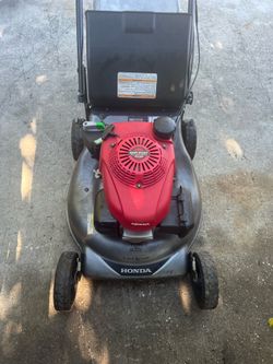 Honda lawn mower self propelled with double blades and speed control running great