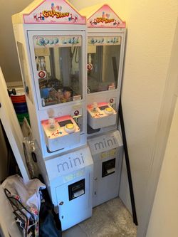 Mini claw machines