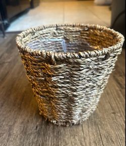 Woven Seagrass Basket Planter with Plastic Liner | Boho Plant Pot Cover