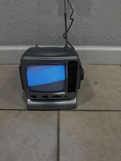 Coby 5" Black & White TV With AM/FM Radio . New . Open Box . 