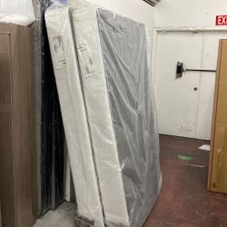 New Queen Beautyrest Box Springs Foundation Was $349. Now Clearance Outlet $150. Must Sell Can Deliver 