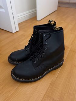 Womens Size 8 Doc Martens