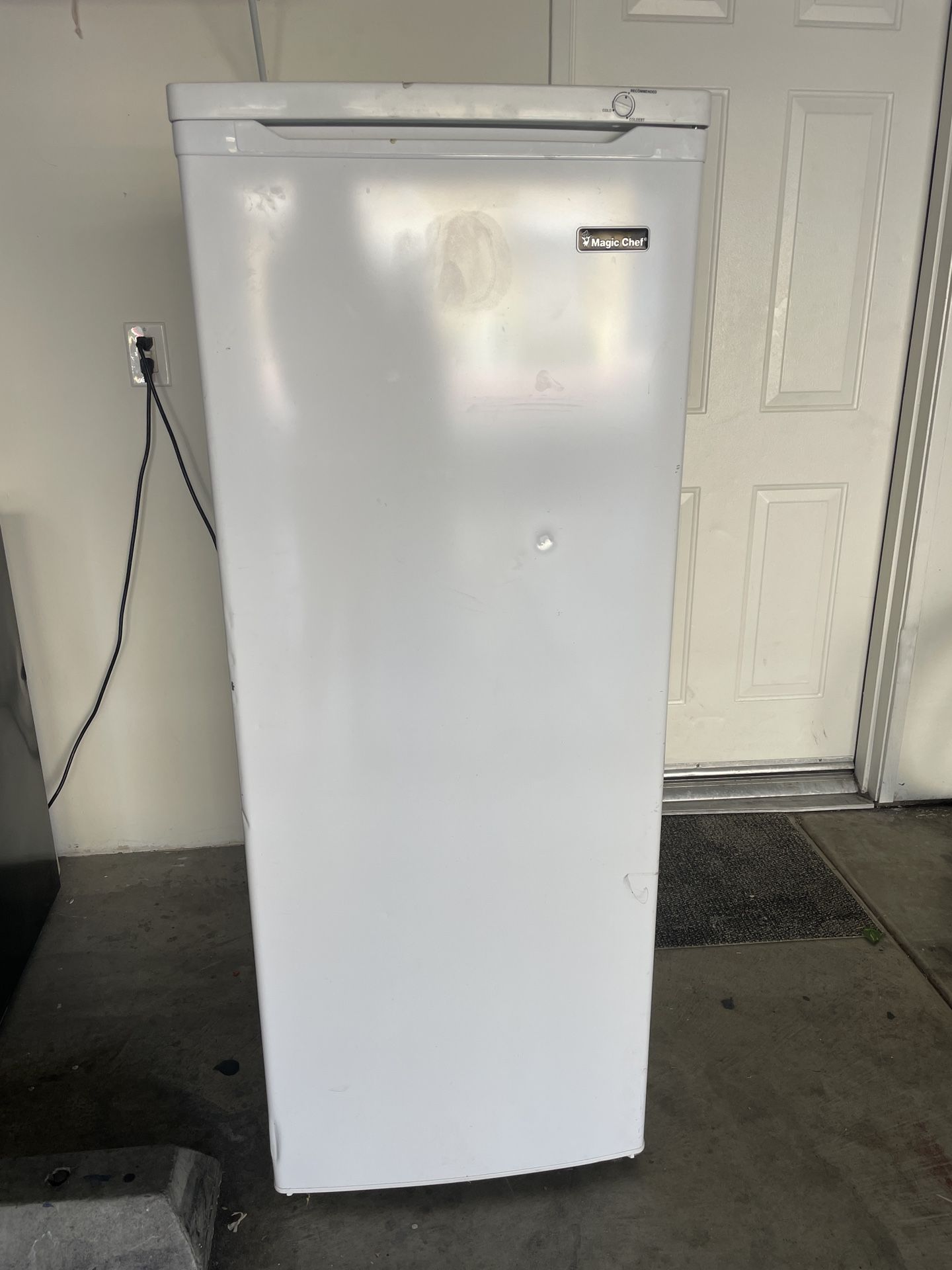 MAGIC CHEF fully Functioning Freezer