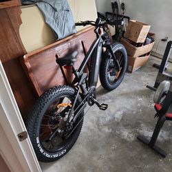 Eletric Bike NEW. This Is A Steal... Last Offer 840 Im Leaving To Washington In 3 Weeks 