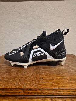 Nike Alpha Menace Pro 3 Mid Football Cleats
Men's Size US 8