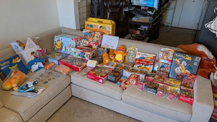 Charmander/Charizard - Pokemon SEALED Toy Collection (40+ toys)