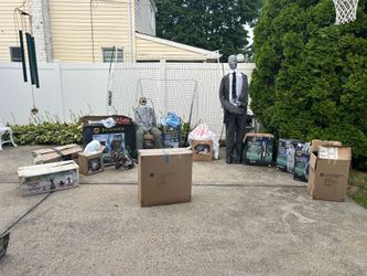 This is still a available.Halloween animatronics for sale as a lot