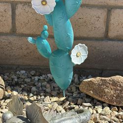 Outdoor Metal Garden Cactuses (3) Measurements (20x9) Serious Customers Only Please
