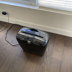 Fellowes shredder P-35C