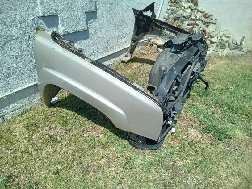 2004 Chevy Front End. ( Cat Eye )