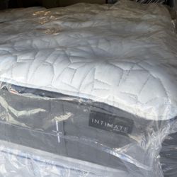 Queen Size Bed Mattress King Koil Intimate Medium Plush Trimline Button Top Stearns & Foster Aireloom Kluft Hotel Collection Serta Sealy Beautyrest 