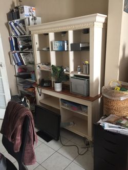 Desk & hutch. Excellent condition.