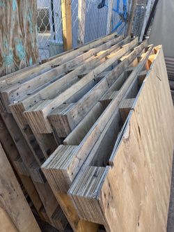 Wood Pallets 7.7 feet long, 3.8 feet wide