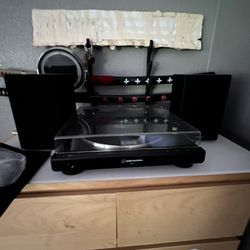 Audio Technica Vinyl Player With Speakers