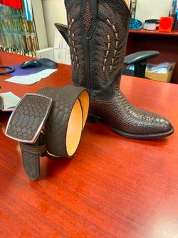 Botas vaqueras de piel con cinturón