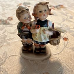 Hummel Figurine “To Market” 49/0 Tmk3