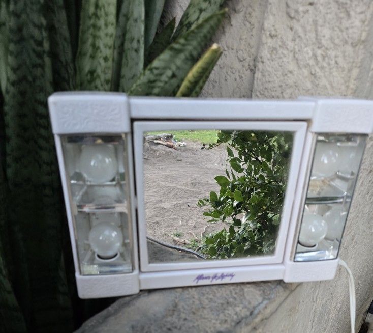 Vintage Windmere Mirror Go Lightly Two Sided Swivel Magnification Makeup Mirror