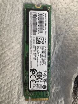 Samsung PM961 256GB M.2 NVMe Internal SSD 80mm MZVLW256HEHP-000D1