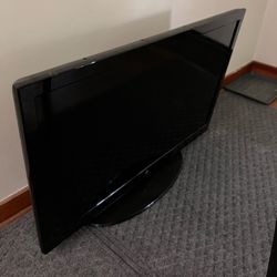 Westinghouse TV - Flatscreen - 43.5”x29”