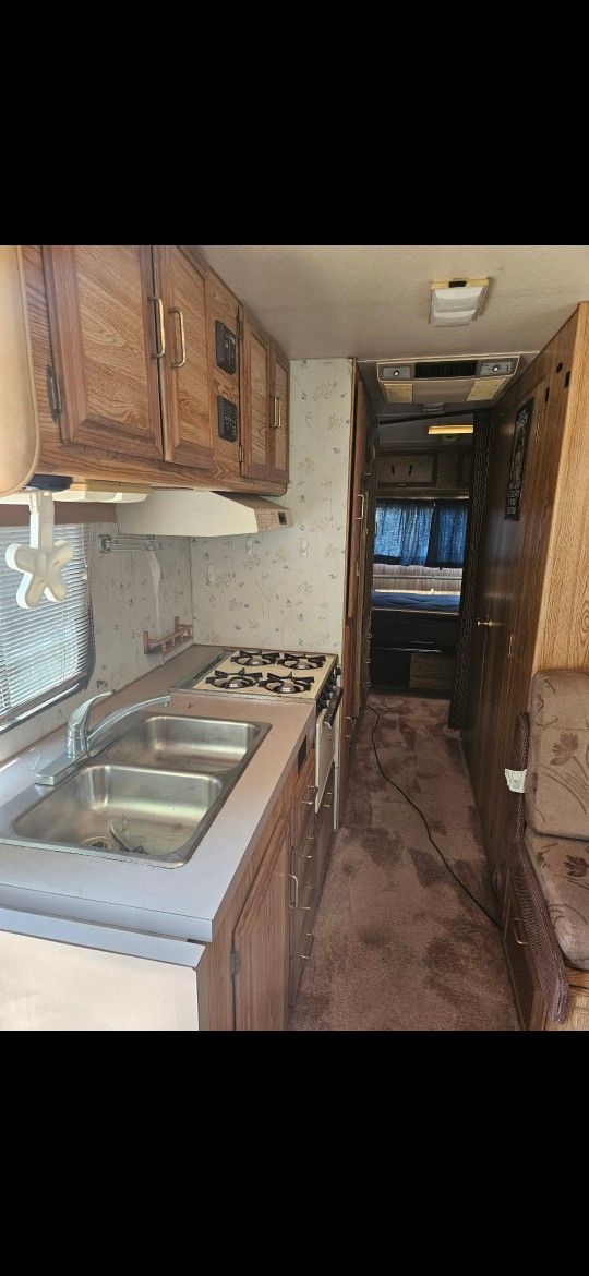 Rv everything Works $1200 Max 2 People To Live In It Includes Utilities