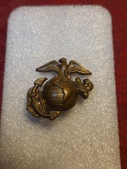 Original WWII US Marine Corps USMC 1937 Pattern Enlisted EGA Hat Cap Badge