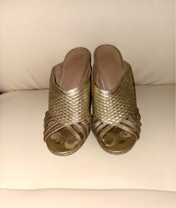 Tory Burch Brida high-heeled mules in metallic gold leather (color "Gold"). They have minor damage to the insole. Size 7