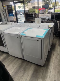 SAMSUNG WHITE TOP LOAD WASHER & ELECTRIC DRYER SET 🔌