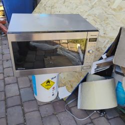 Band New Panasonic Microwave Just Came Out The Box