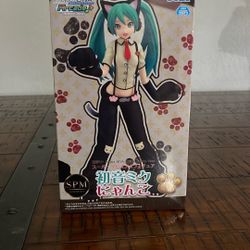 Hatsune Miku Figure Doll 