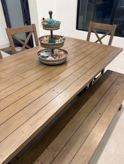 Living Spaces dining set used 3 times