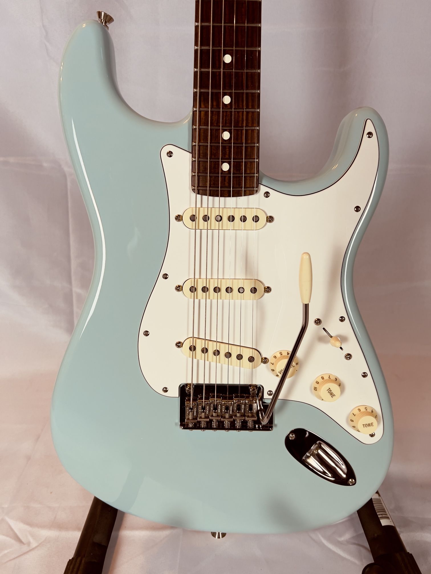 Fender Limited Edition American Professional Stratocaster with Solid Rosewood Neck - Daphne Blue