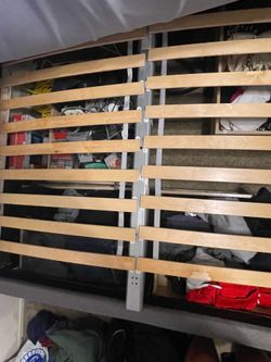 Queen bed and slats/beam