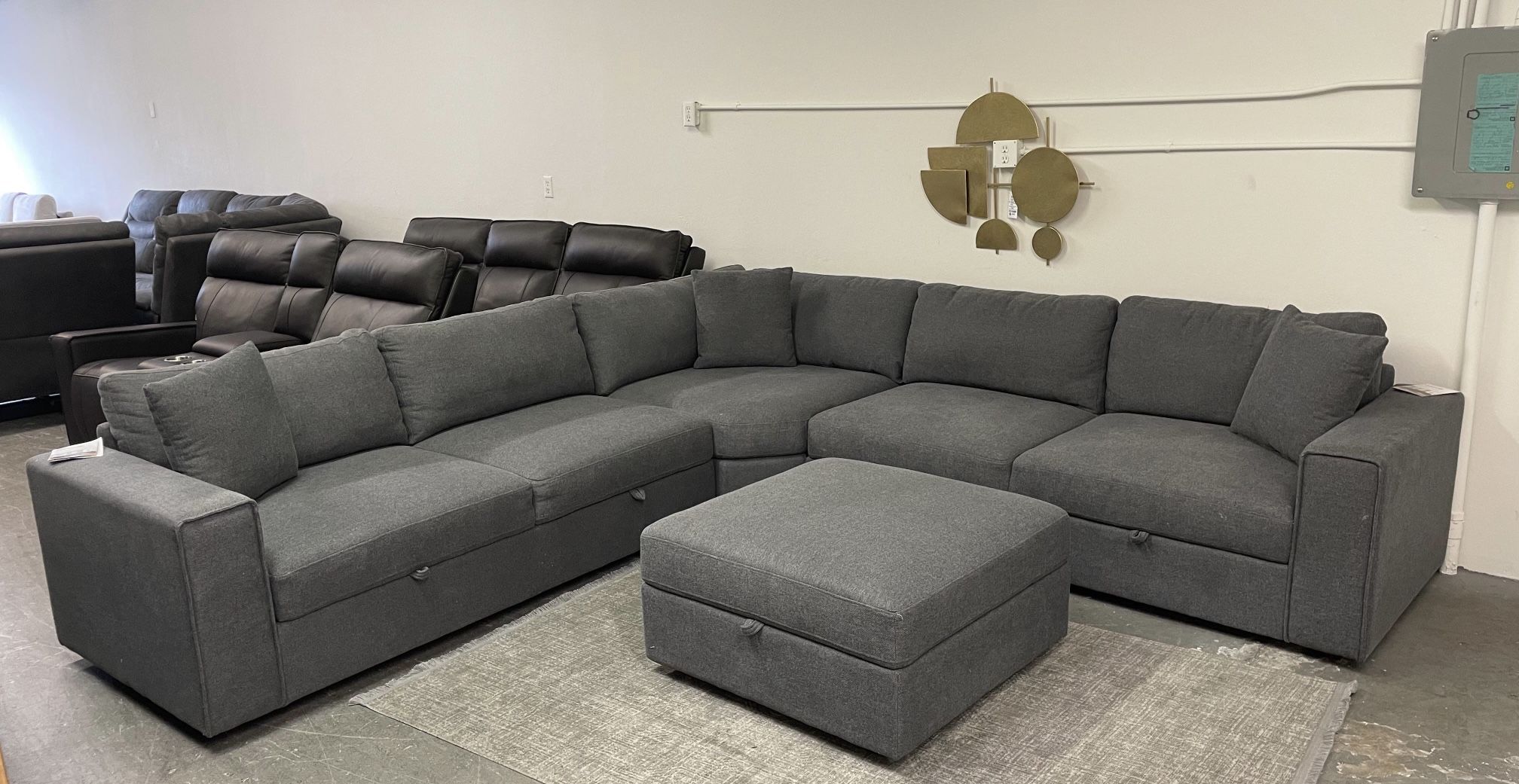 Thomasville Modern Sectional w Lots of Storage