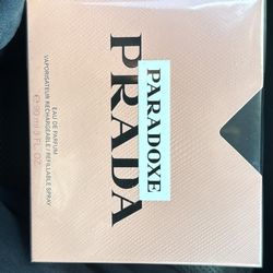 Prada Paradoxe Perfume