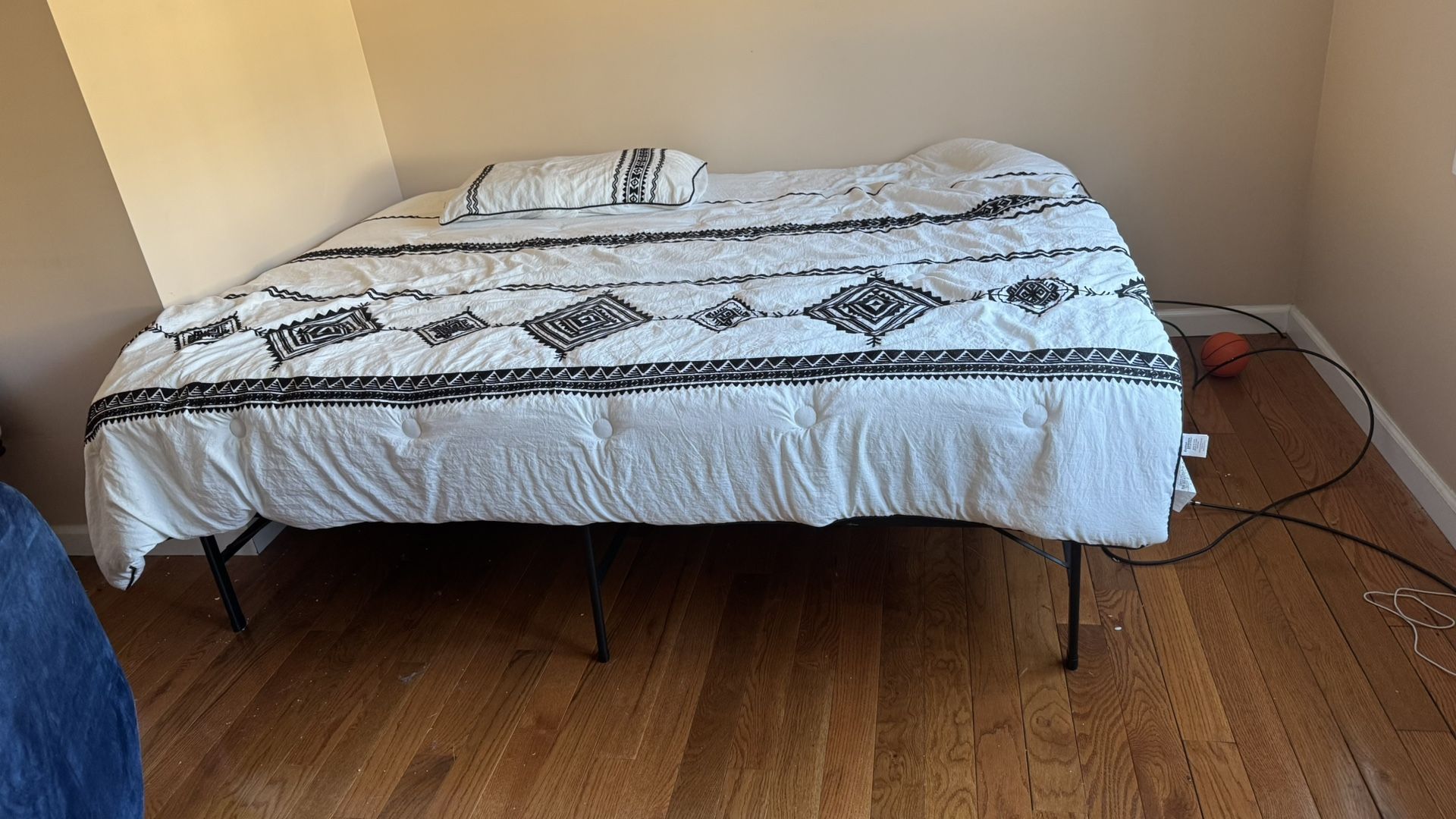 Queen Bed Frame With Mattress