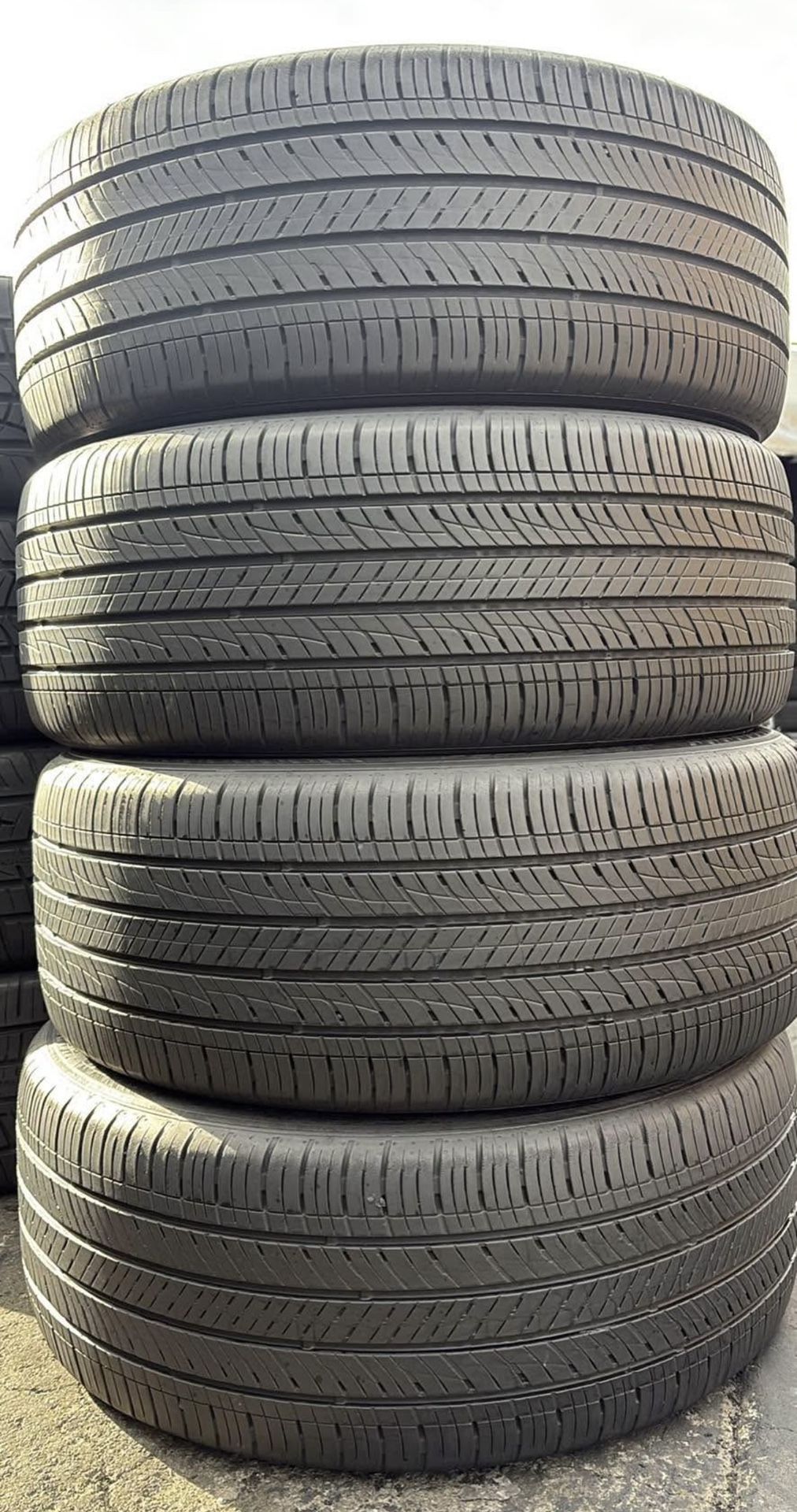 Set 235/45-18 Kumho Con El 80% De Vida 