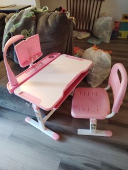 Children's adjustable desk