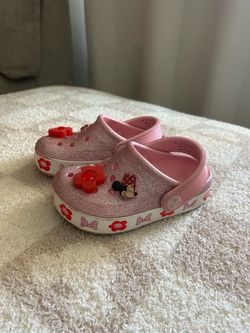Disney Minnie crocs size 8c