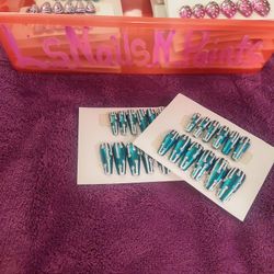 1 Set Of Press On Nails