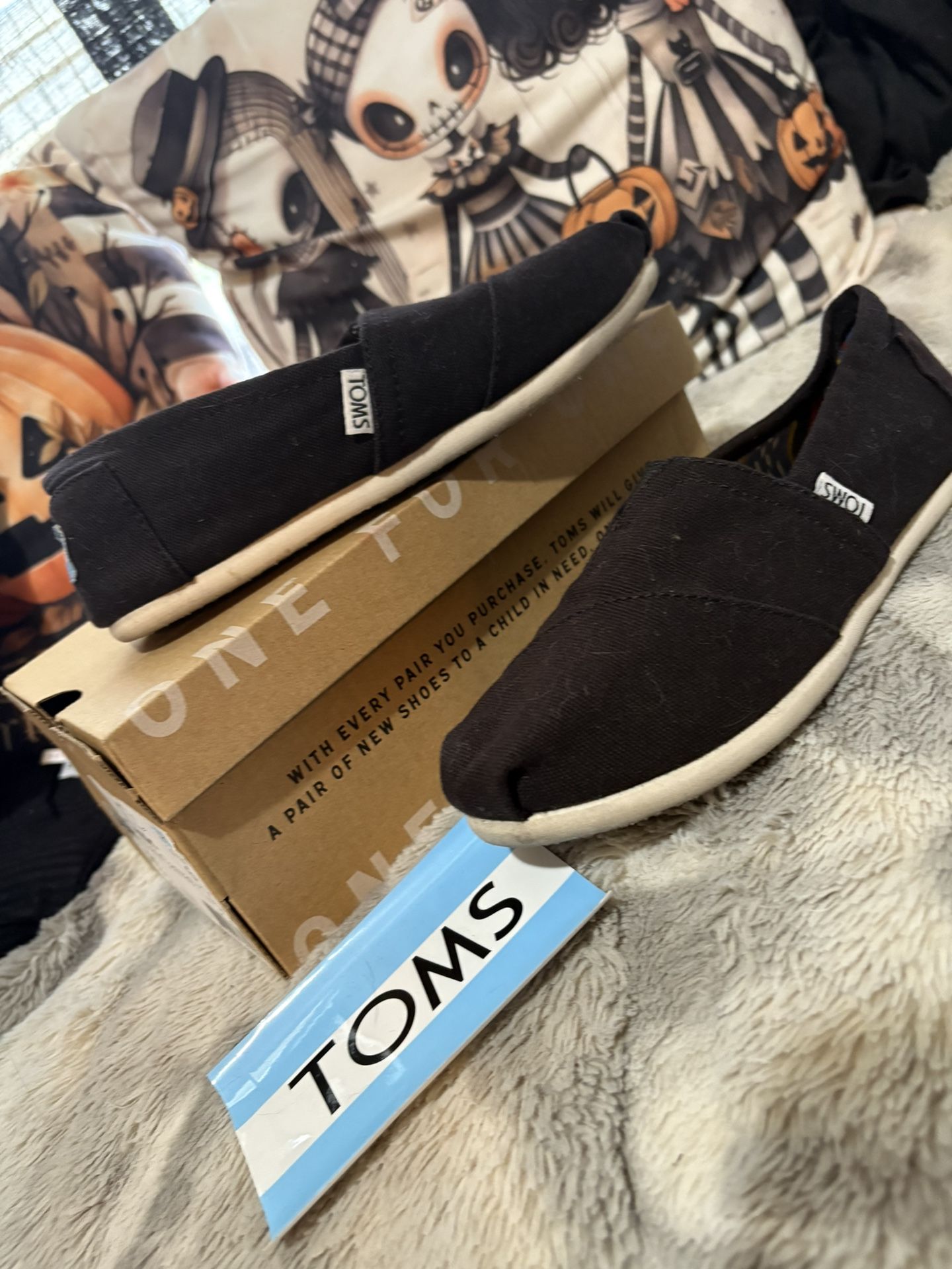 Women Tom’s Size 6