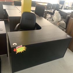 New Desk L Shape With Drawers 5’x6’