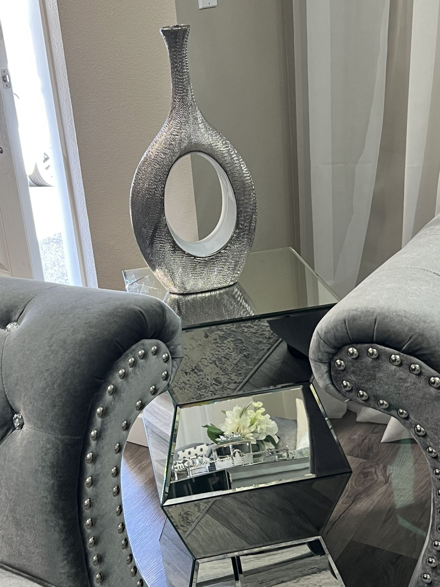 3  Mirror, Tablet. they have little cra