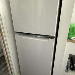 Whirlpool Apartment fridge 